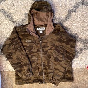 Columbia. XL Wool, hooded, zip up hunting jacket. Camo.